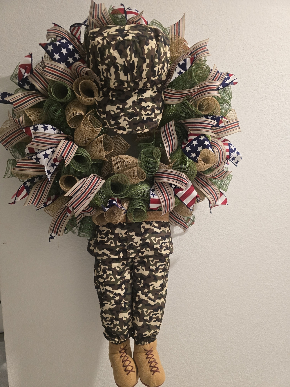W182 – Patriotic U.S. Army Military Wreath
Show your support for our military